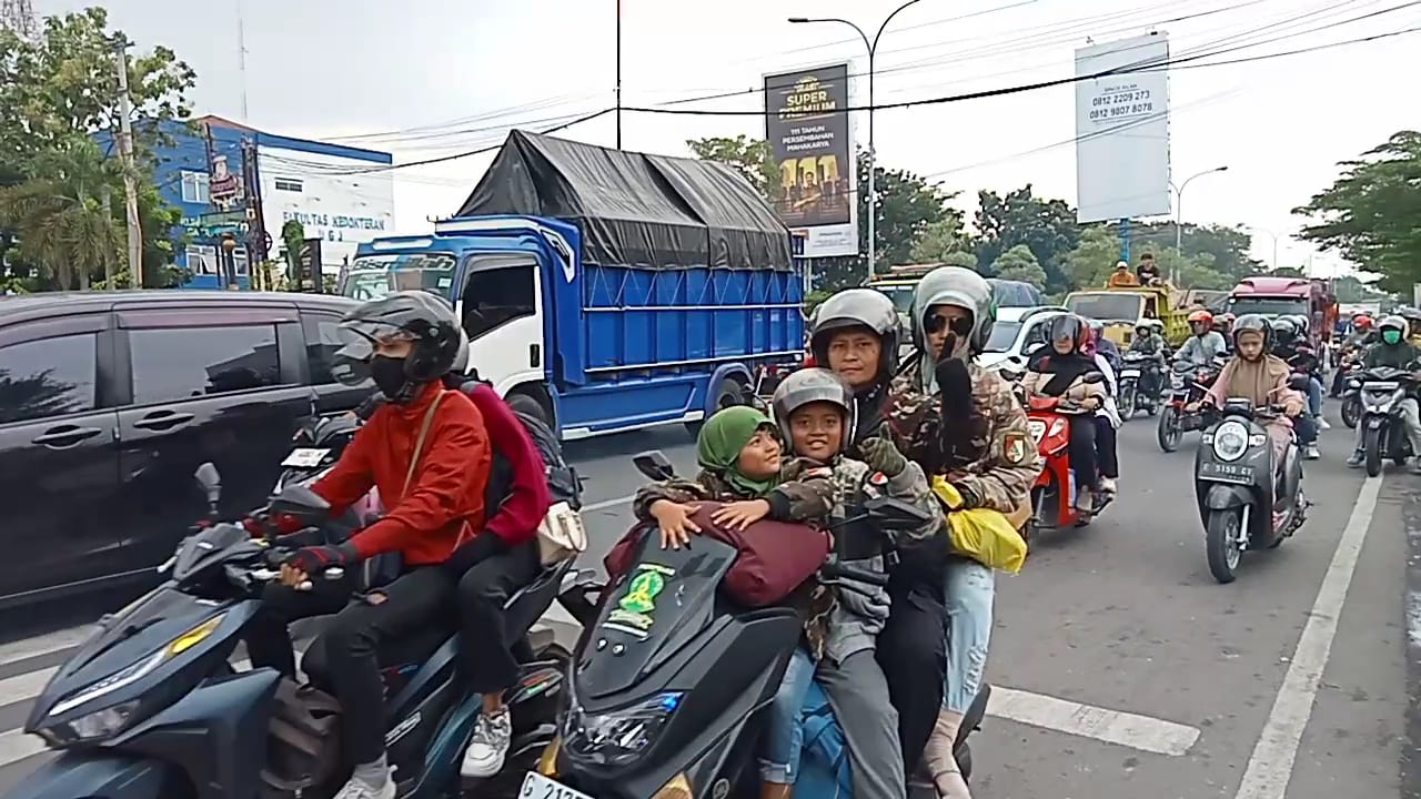 Pemudik Sepeda Motor Mulai Padati Jalan Pantura Cirebon