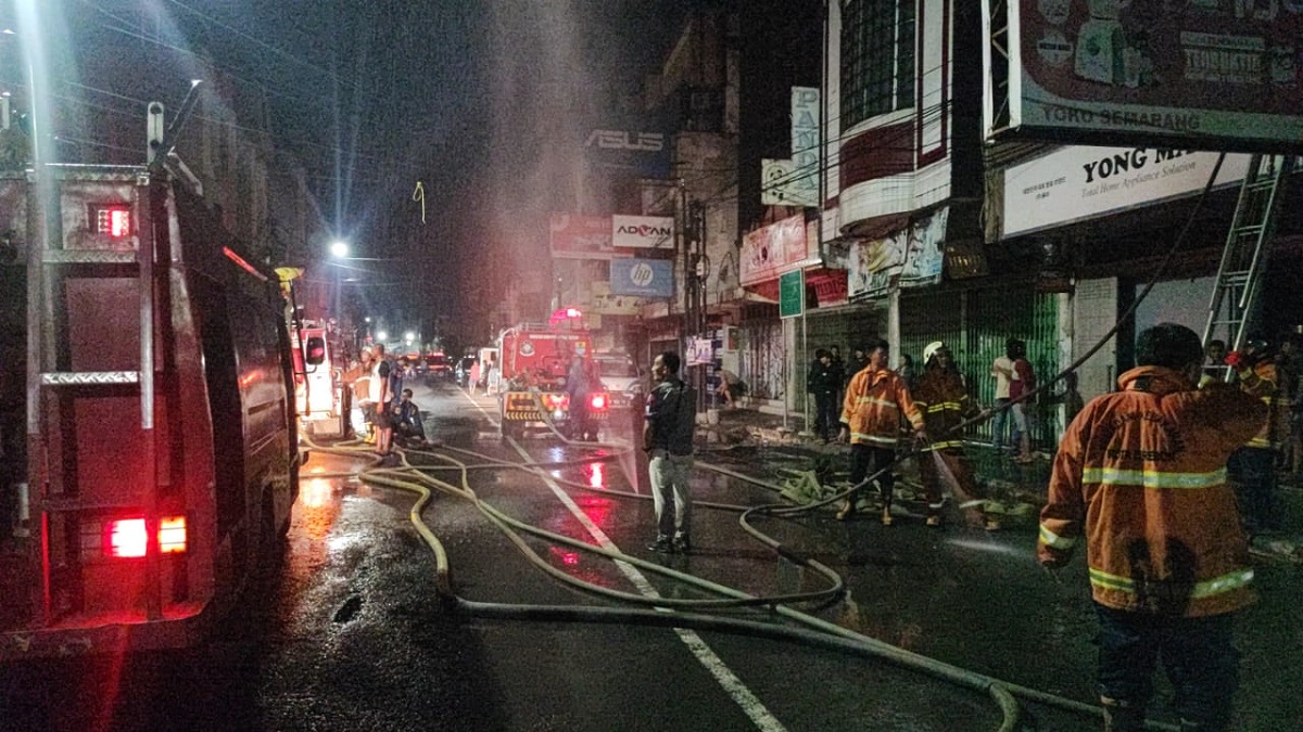 Malam Natal Kebakaran di Kota Cirebon, 1 Korban Sempat Terjebak di Lantai Satu Toko Mainan