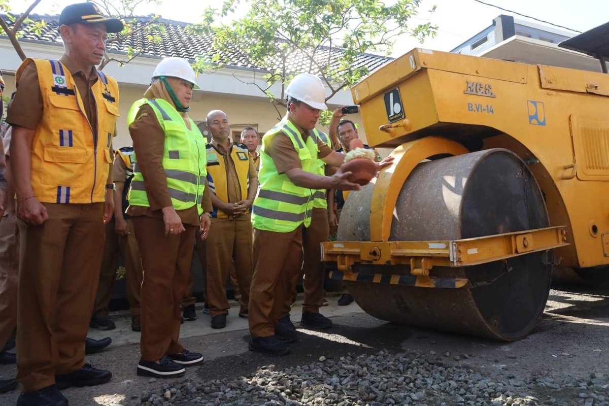 Mau Tahu Anggaran Perbaikan Jalan di Kuningan dan Target di 2025, Simak Nih Penjelasan Bupati