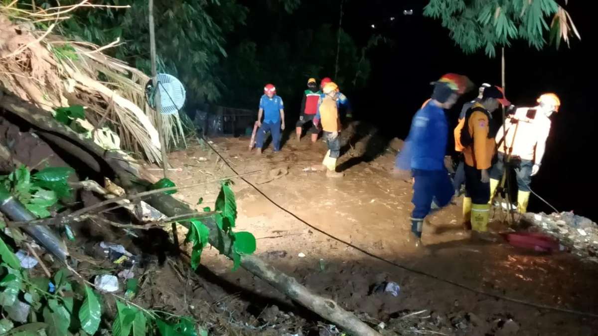 Tim SAR Gabungan Masih Mencari Satu Orang Tertimbun Longsor di Kabupaten Bogor 