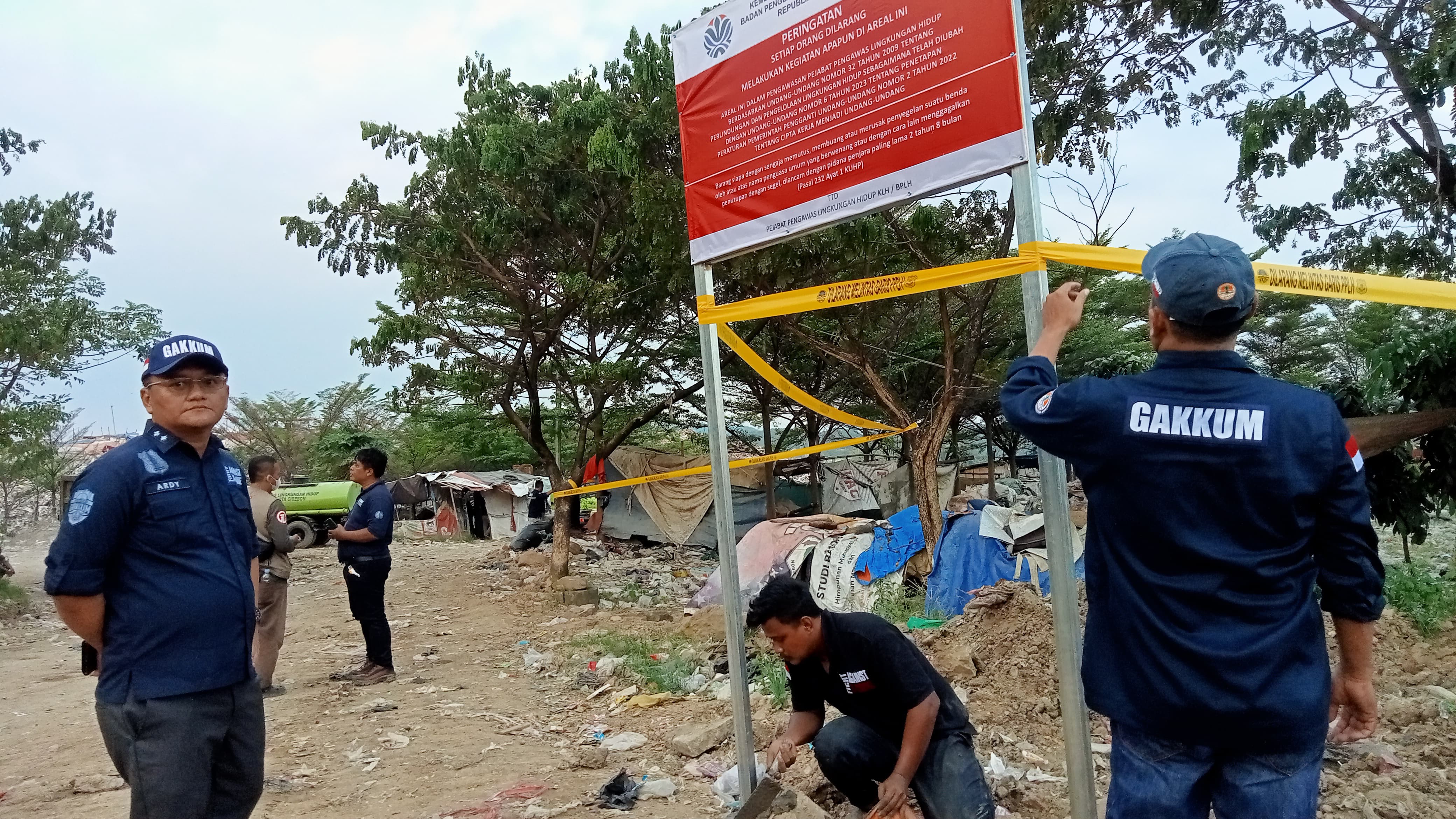 TPA Kopi Luhur Kota Cirebon Diberi Sanksi Administrasi, KLHK Pasang Benda Ini di Lokasi 