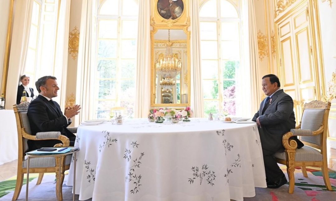 Prabowo Bertemu Macron di Paris, Bahas Kerja Sama hingga Isu Global