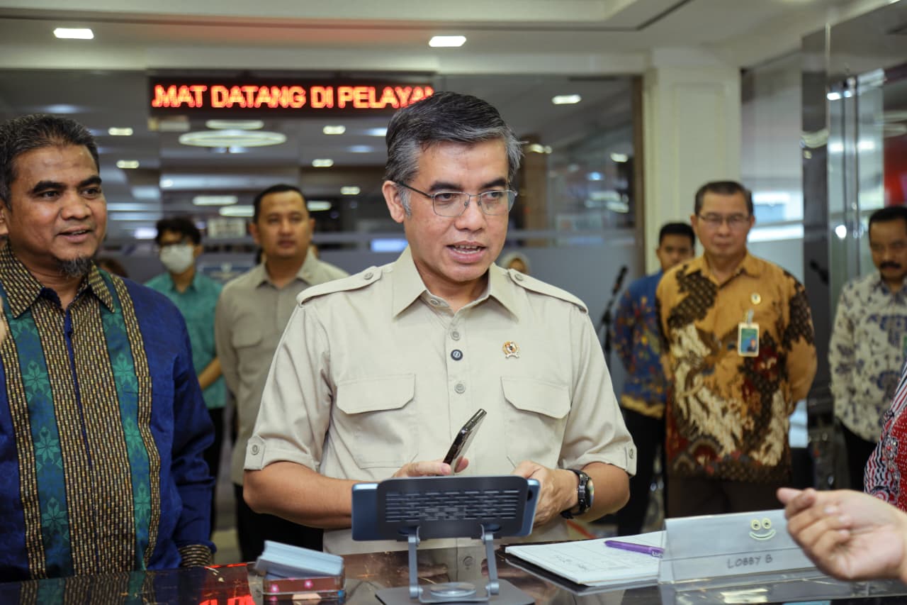 Menaker Pastikan Posko THR-BHR Tetap Siaga Saat Libur, Aduan THR Jadi Prioritas Pengawasan