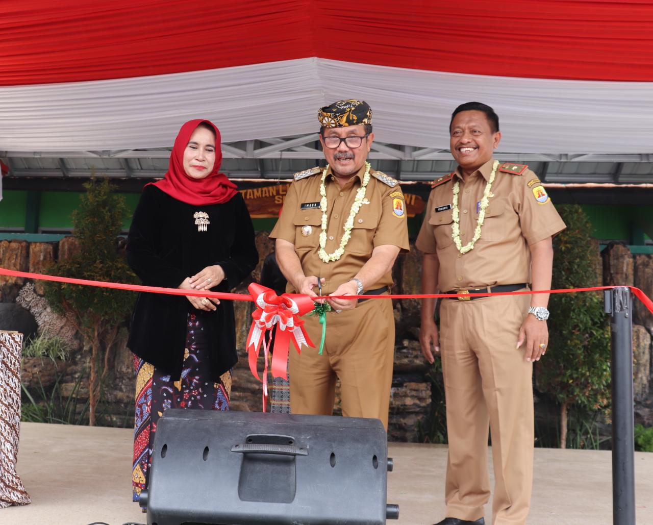 Resmikan Taman Literasi dan Galeri Seni di SMPN 1 Kedawung, Inilah Pesan Bupati Cirebon