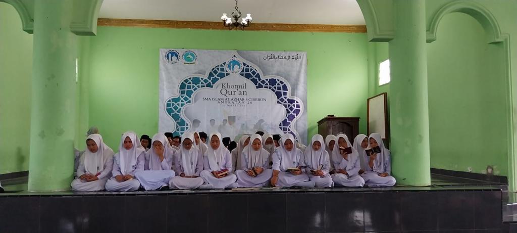 109 Siswa SMA Islam Al Azhar 5 Cirebon Ikuti Prosesi Khotmil Quran