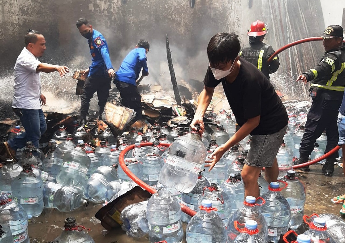 Kebakaran Gudang Galon di Jatibarang Indramayu, Kerugian Mencapai Ratusan Juta
