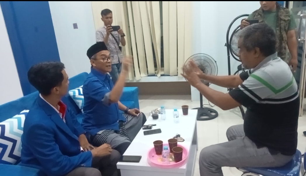 Datangi Kantor DPD PAN Kabupaten Cirebon, Heru Subagia: Saya Minta Transparan Soal DCT 