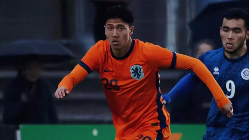 Julian Oerip Kenakan Jersey Garuda, Gelandang Muda AZ Alkmaar Jadi Sorotan sebagai Kandidat Naturalisasi Timnas Indonesia