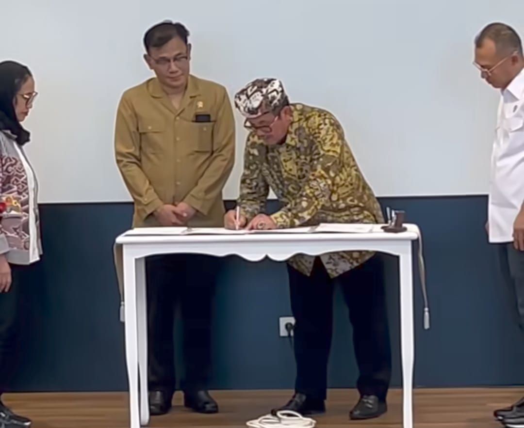 Percepat Pengentasan Kemiskinan, Bupati Imron Tandatangani MoU dengan BP Taskin RI