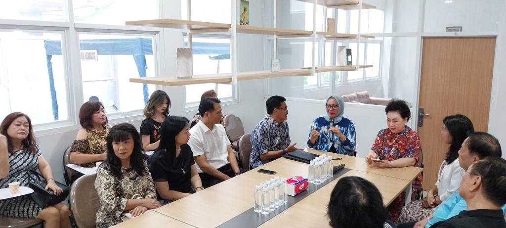 Penasaran Hasil Produk UMKM Cirebon,  Diaspora Cina-Indonesia Lihat Langsung dari Batik hingga Makanan-Minuman