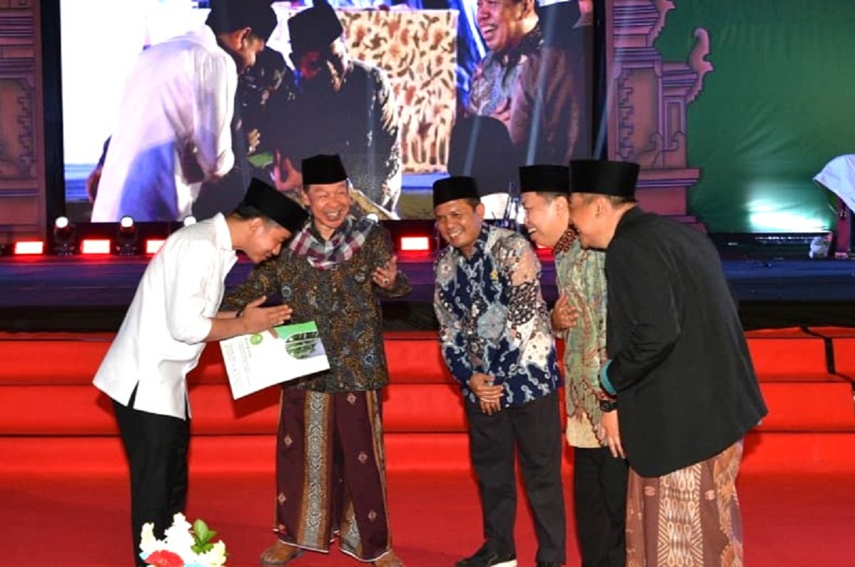 Sambut 300 Tahun Buntet Pesantren Cirebon, Wapres Gibran Sampaikan Kado Presiden Prabowo  