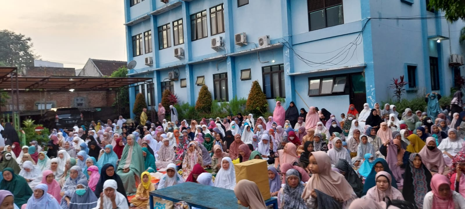 Suasana Salat Id di Kota Cirebon Hari Ini, Ruang Kelas STIKes Muhammadiyah Ikut Dipakai