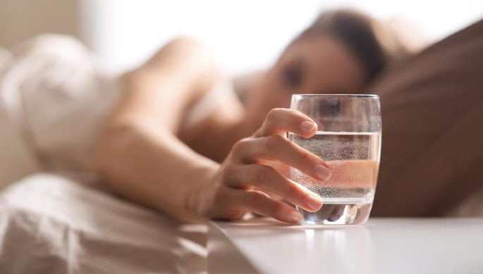 Belum Banyak yang Tahu, Inilah Manfaat Minum Air Putih Saat Bangun Tidur