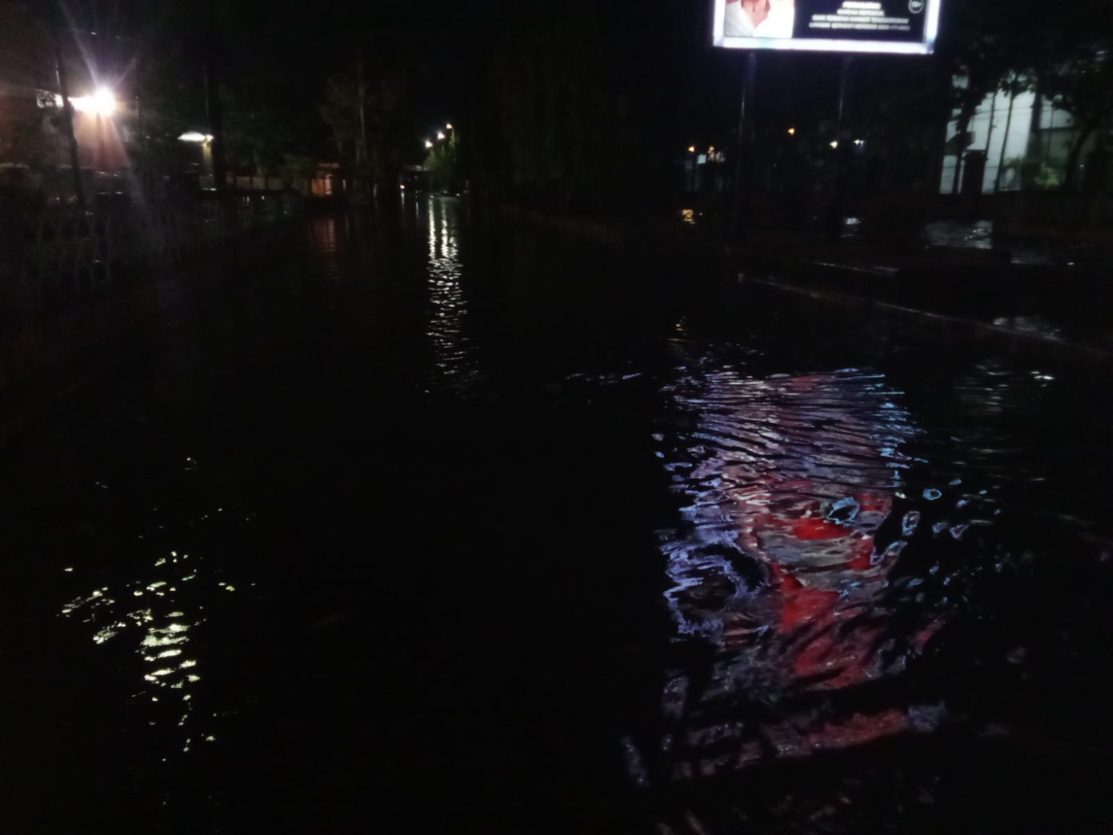 Hujan Deras Guyur Kota Cirebon dan Sekitarnya, Jalan Terusan Pemuda Banjir dan Bima Mati Lampu