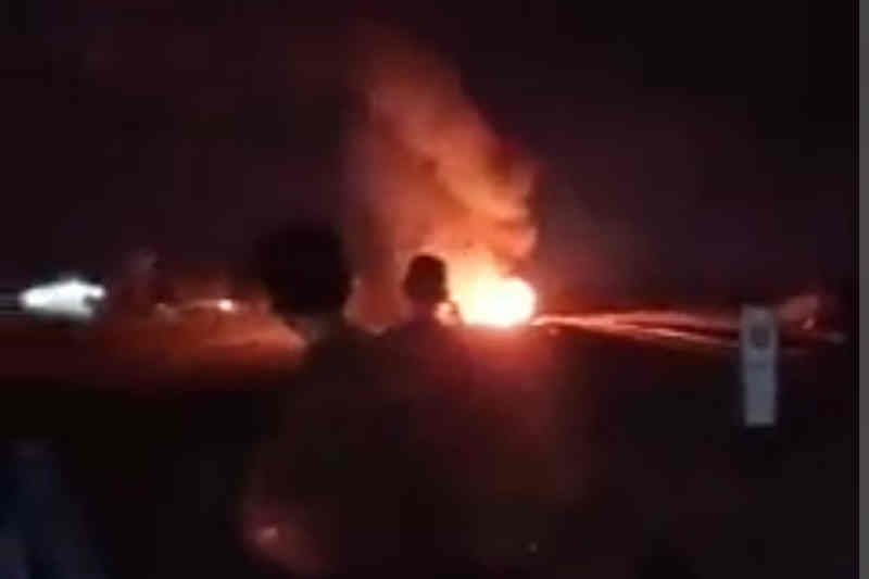 Mobil Tertabrak Kereta Api di Pangenan Cirebon, Terbakar, 4 Orang Tewas
