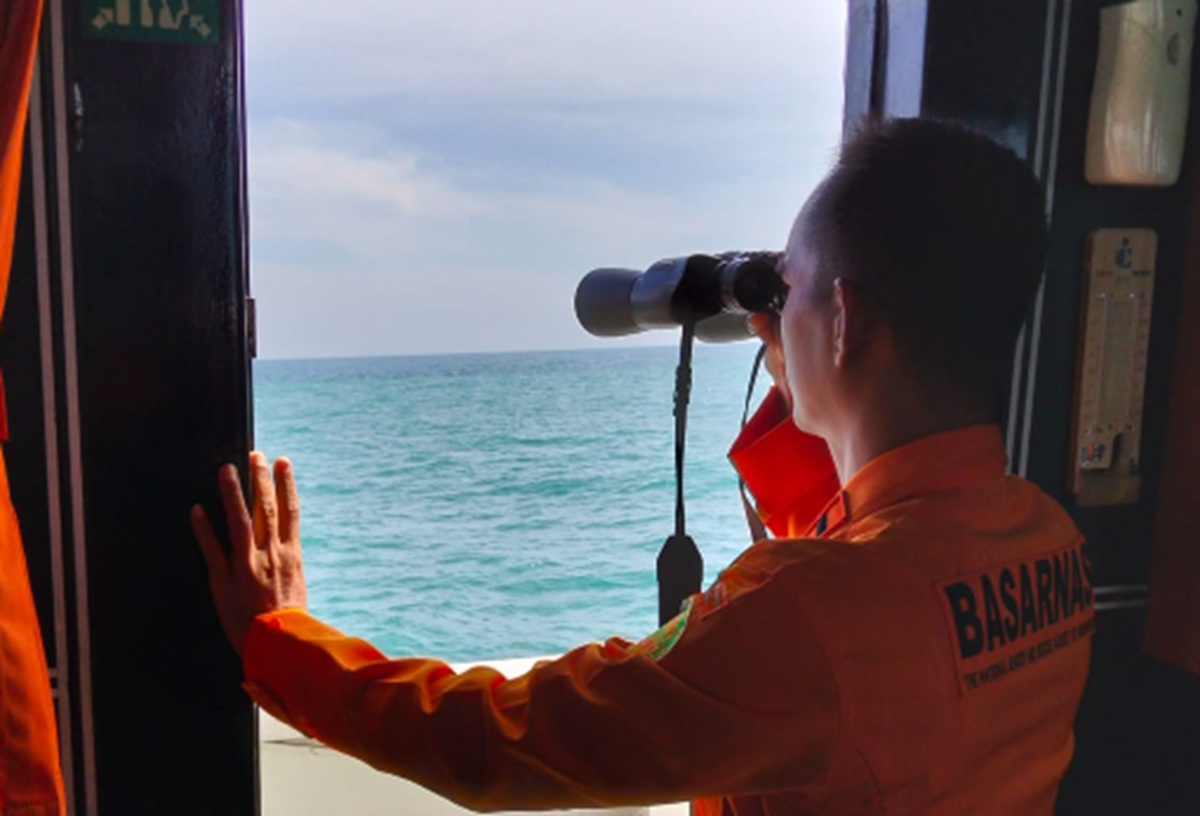 3 ABK KM Putri Lancar Samudera Belum Ditemukan, Ombak Laut Jawa Hambat Operasi SAR