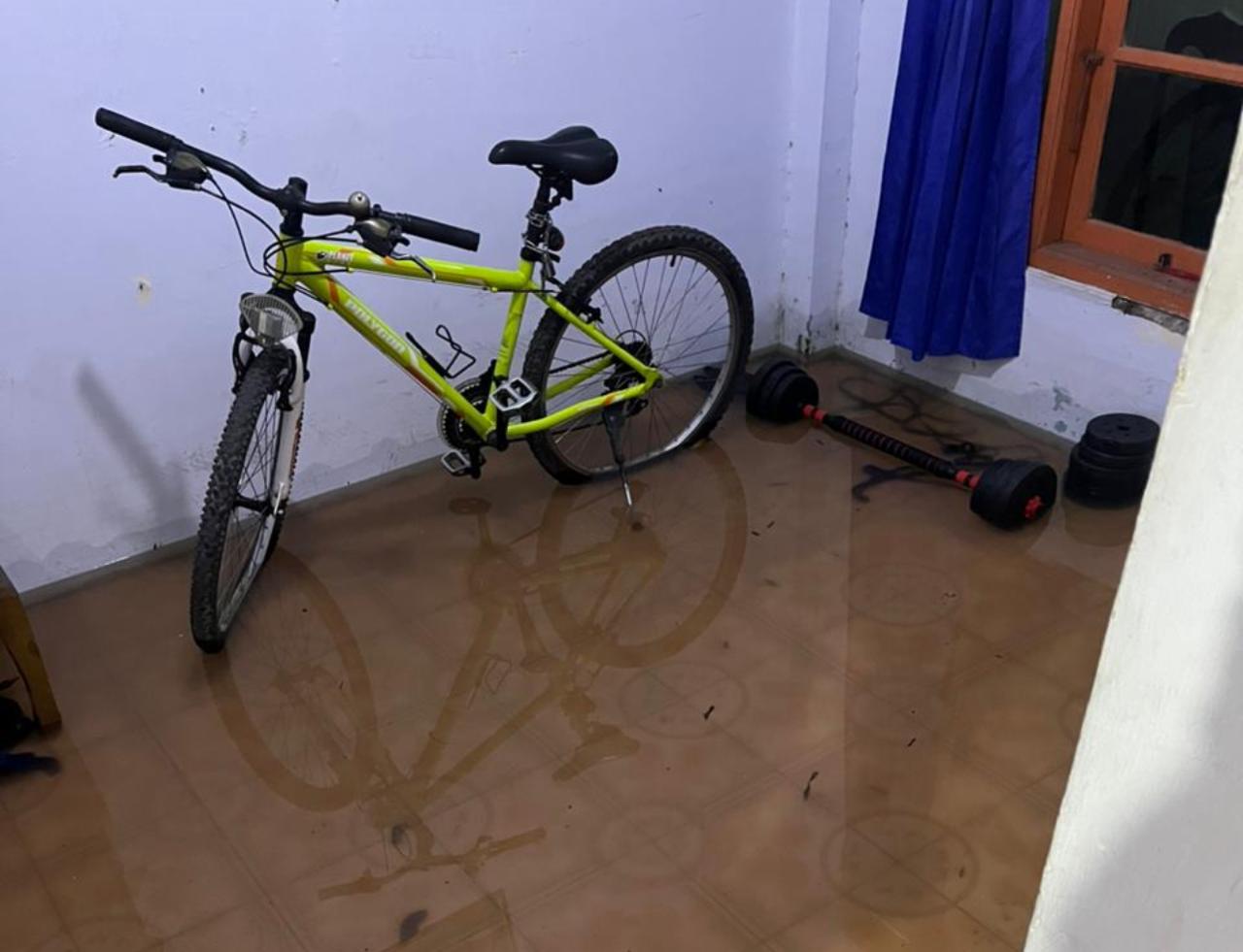 Diguyur Hujan Lebat, Banjir Kembali Rendam Permukiman Warga di Kota Cirebon