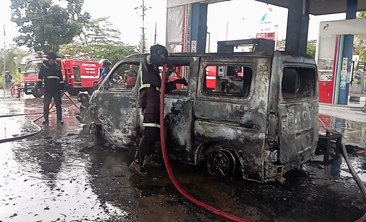 Terjadi saat Petugas Isi BBM 500 Ribu, Ini Kronologi Kebakaran di SPBU Mandirancan Kuningan