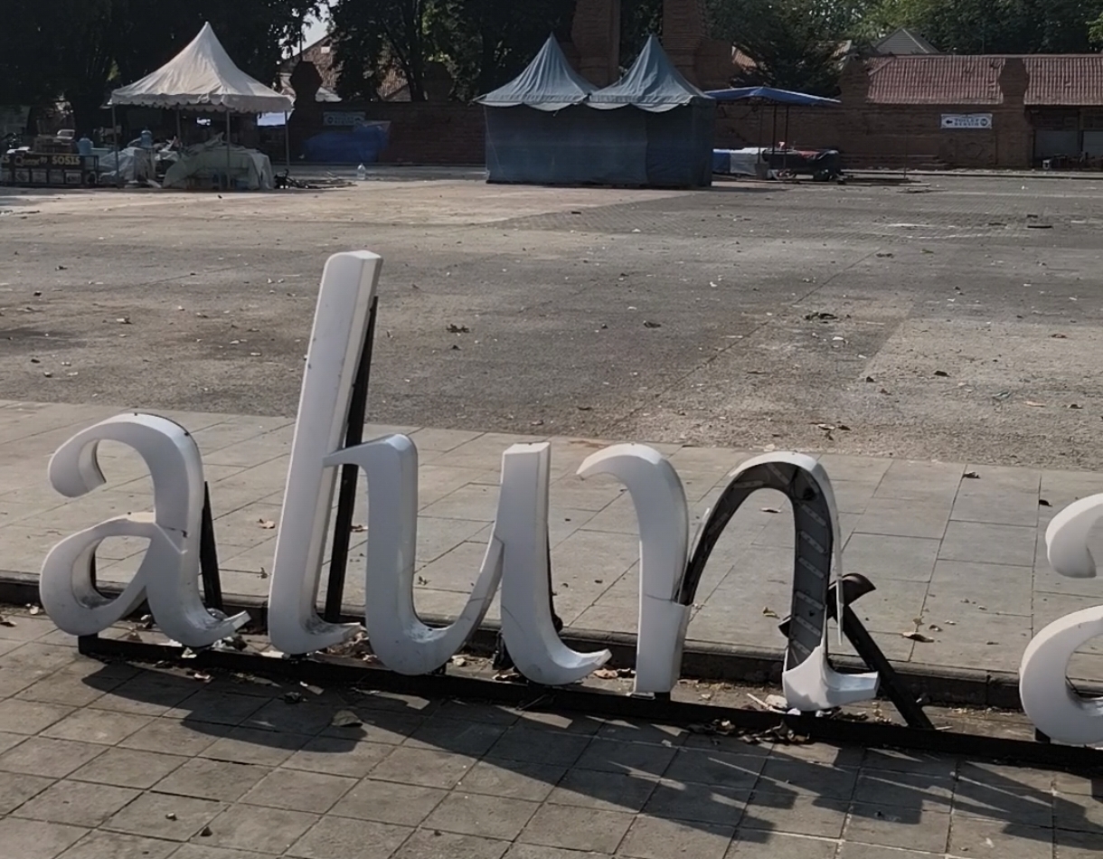 Usai Muludan, Alun-Alun Sangkala Buana Kasepuhan Disorot: Sultan Sepuh Keluhkan Kerusakan, Keraton Klaim Rugi
