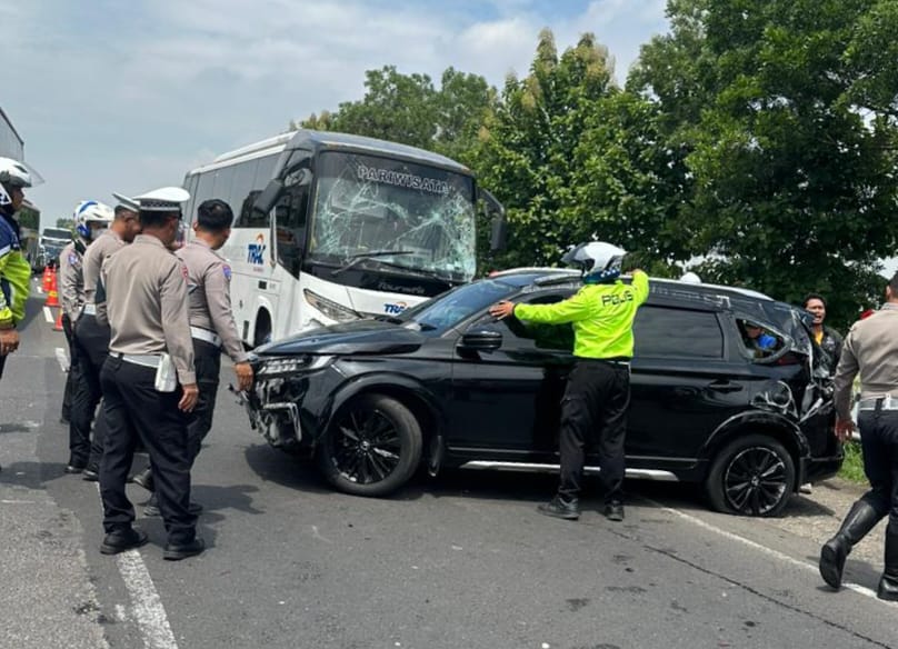 Tabrakan Beruntun Libatkan BR-V dan Dua Bus di Tol Cipali KM 130, Satu Penumpang Terluka