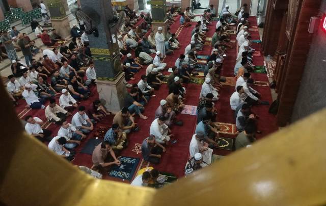 Besok Puasa Ramadan, Masjid Attaqwa Kota Cirebon Gelar Solat Tarawih Perdana 