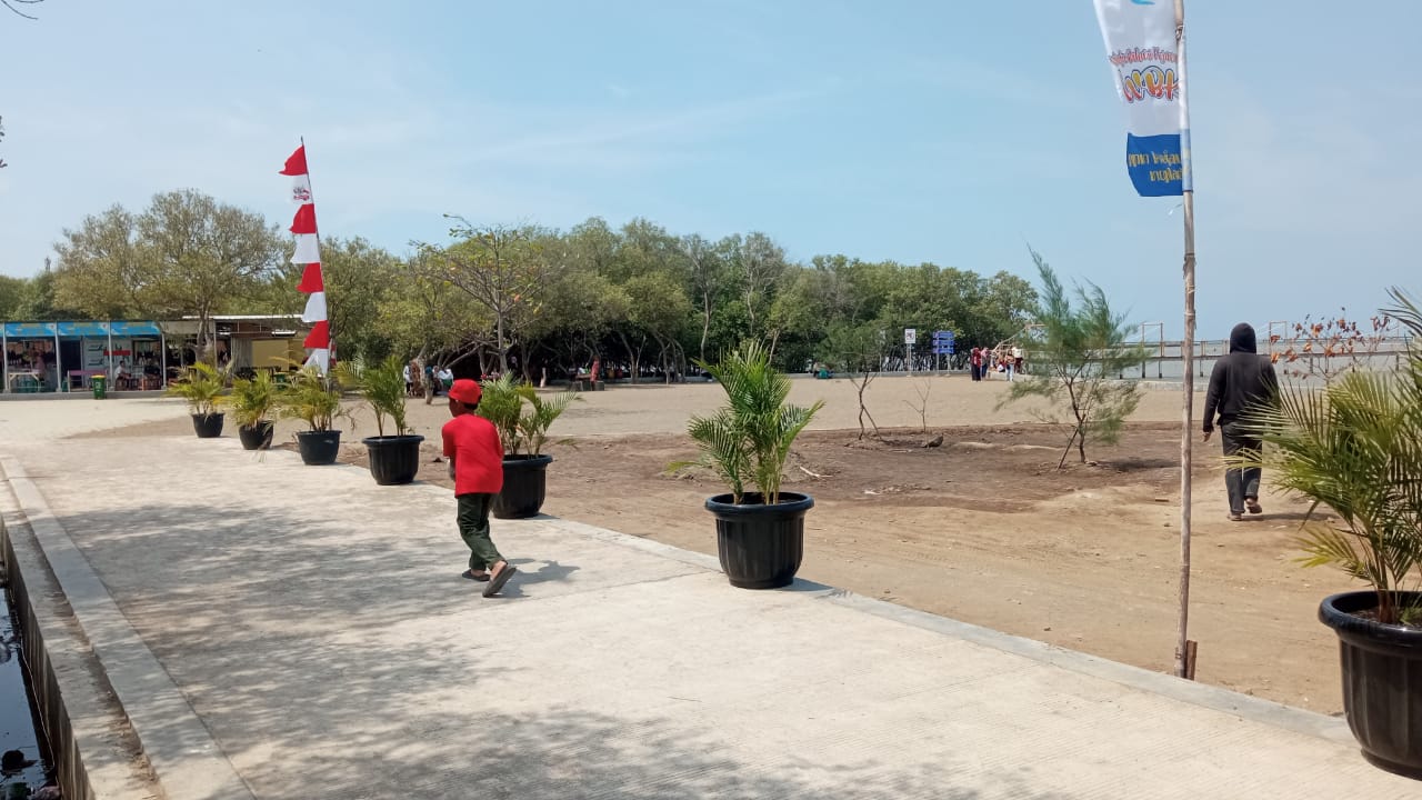 Pengumuman! Pantai Kejawanan Cirebon Ditutup Sementara, Belum Ditentukan Kapan Bakal Buka Lagi