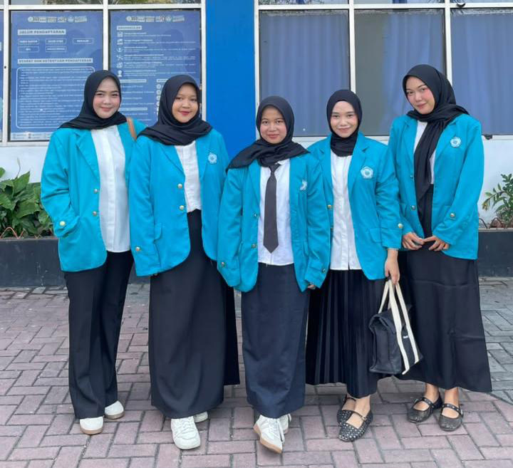 Mahasiswa FEB UGJ Dampingi UMKM  Meubel Bertransformasi Digital