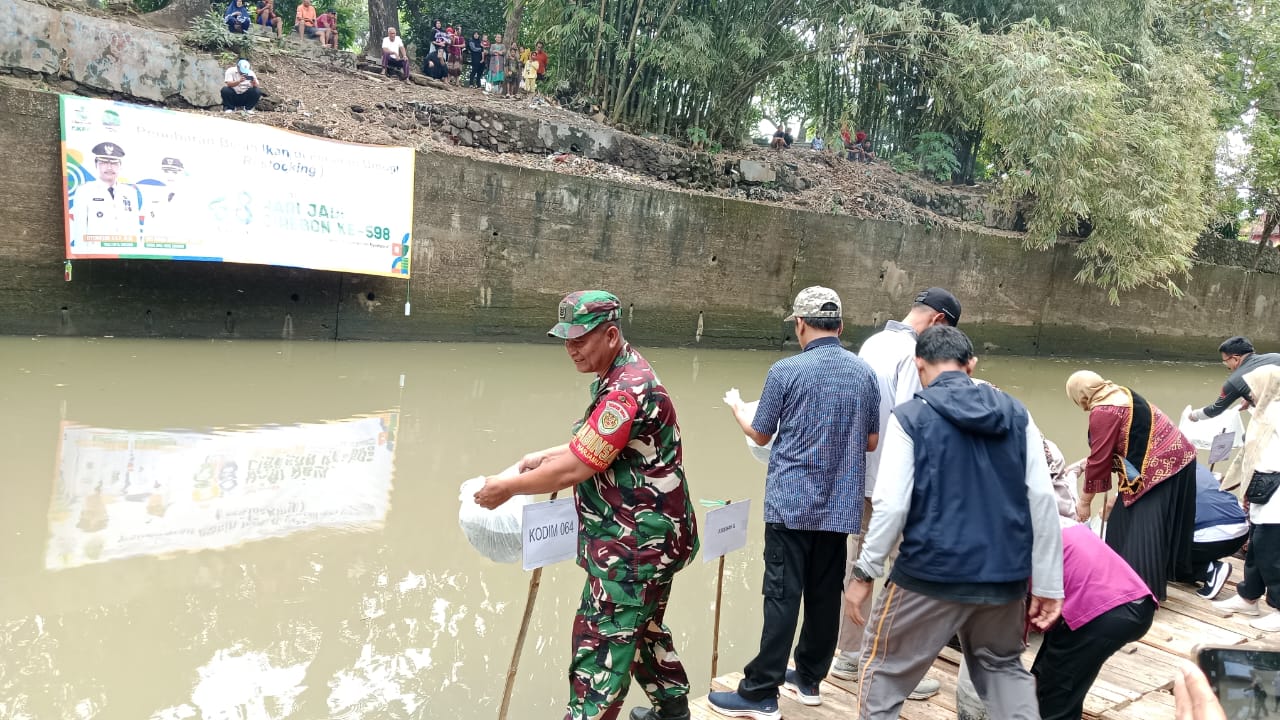 Pasiter Kodim 0614/Kota Cirebon dan Babinsa Hadiri Kampanye Gemarikan di Penggung Utara