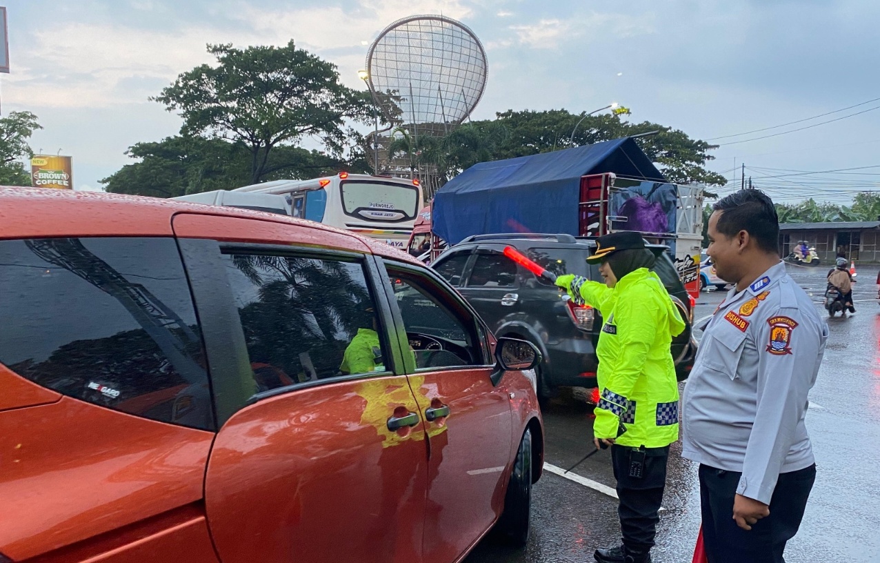 Kapolresta Cirebon Pimpin Pemantauan Arus Balik di Jalur Arteri