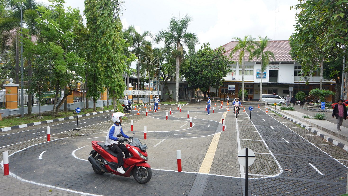 Gandeng Mahasiswa, Yayasan AHM Siapkan Puluhan Agen Safety Riding   