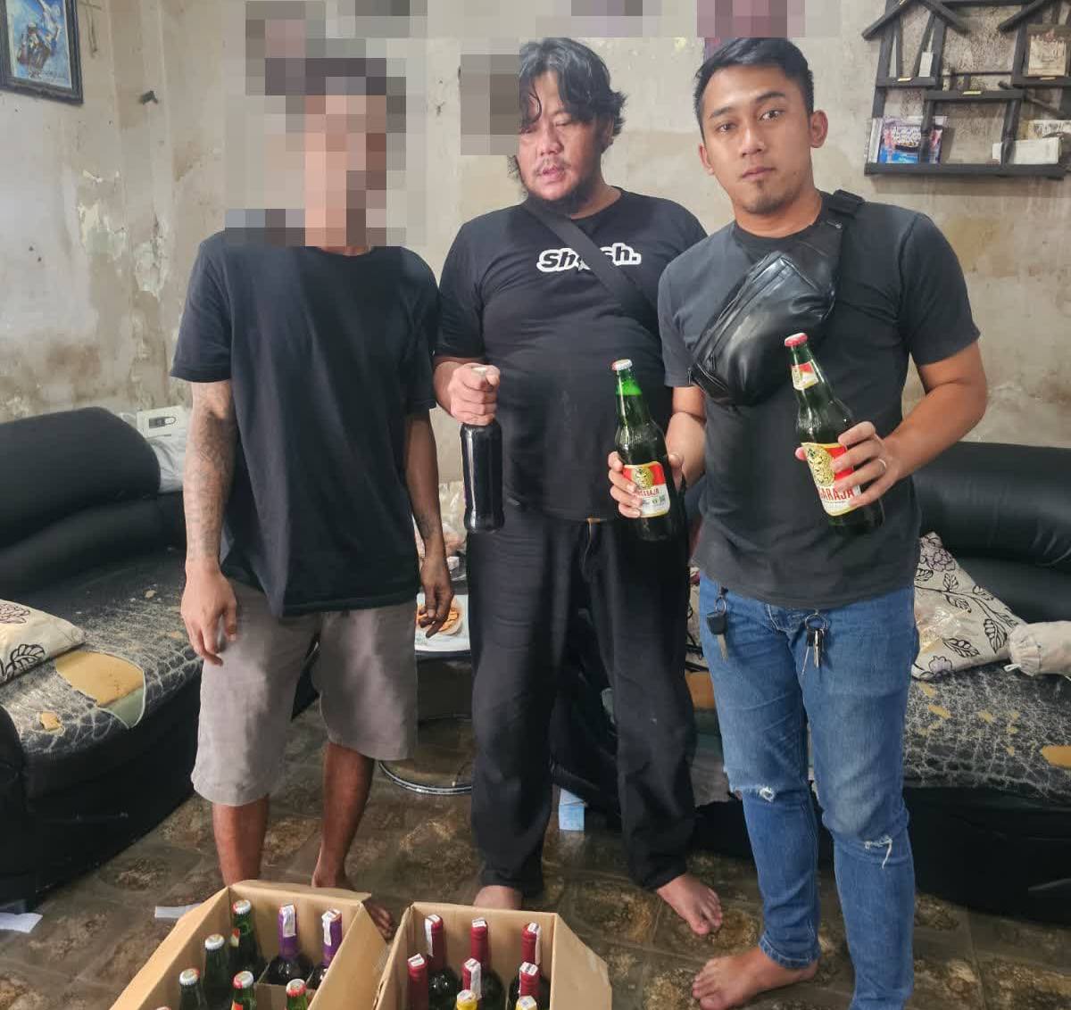 Razia di Kawasan Kalijaga, Satresnarkoba Polres Cirebon Kota Sita Sejumlah Botol Miras Tanpa Izin