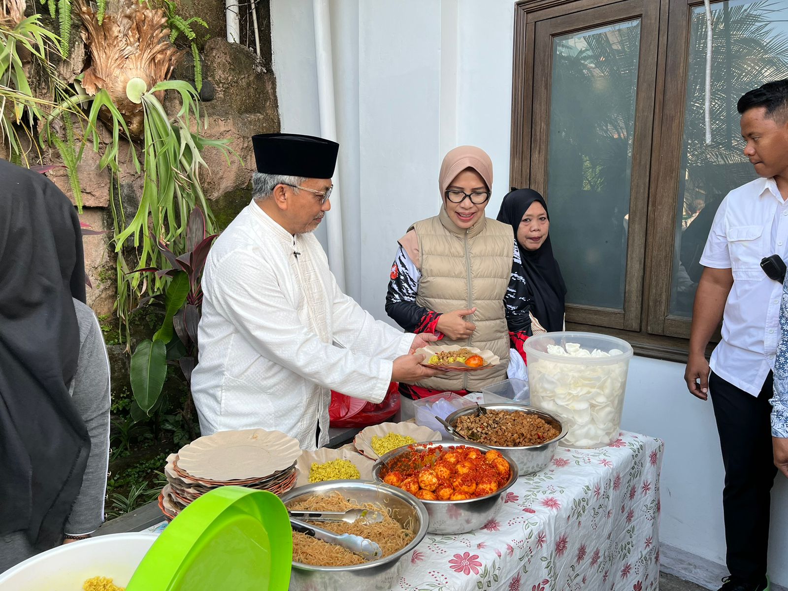 Eni Ngaku Gugup dan Bangga saat Bertemu dan Sarapan Bareng Cagub Jabar Ahmad Syaikhu