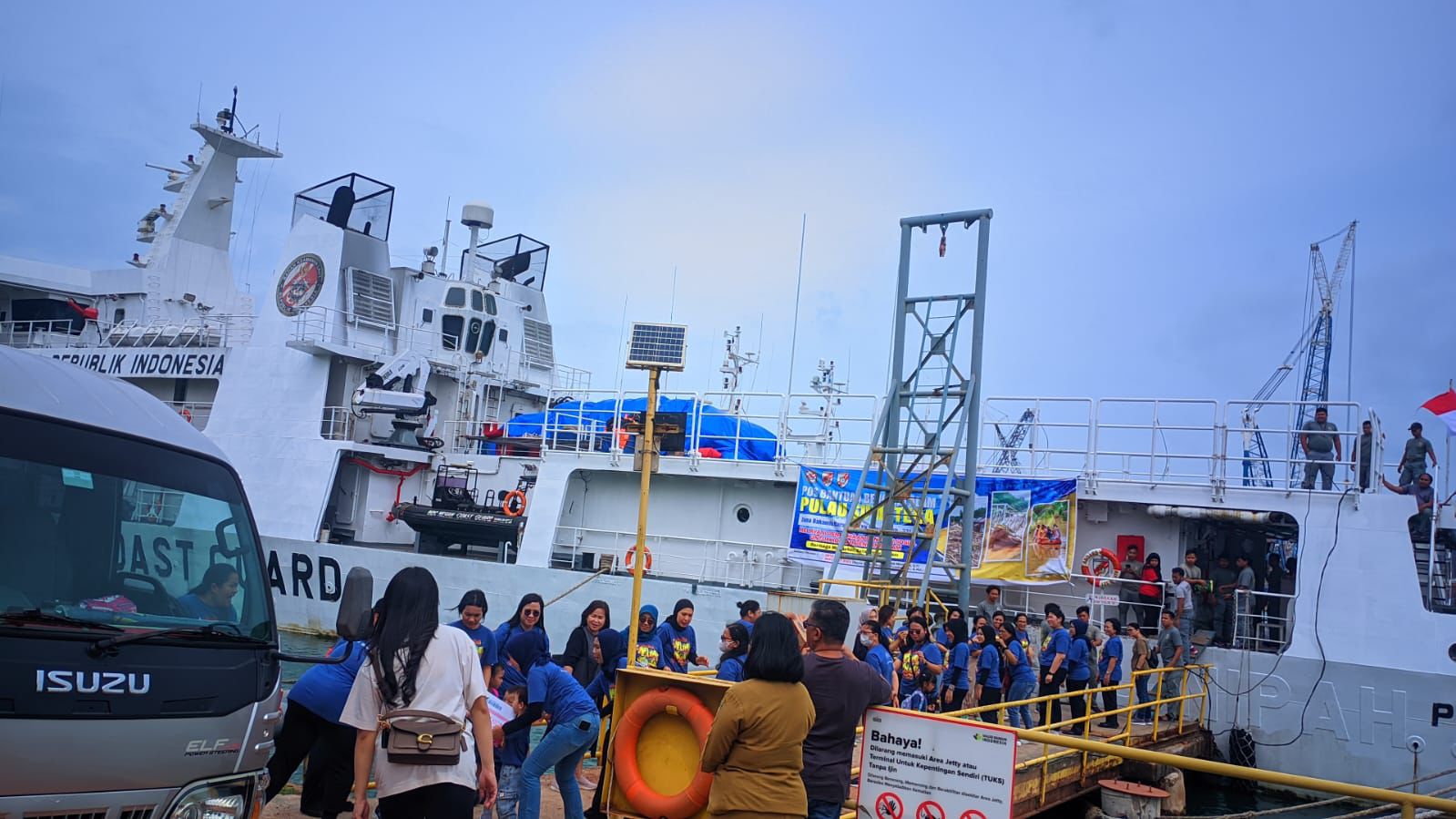 Bakamla RI Buka Donasi! Ratusan Karung Pakaian dan Logistik Siap Kirim ke Wilayah Bencana Sumatera