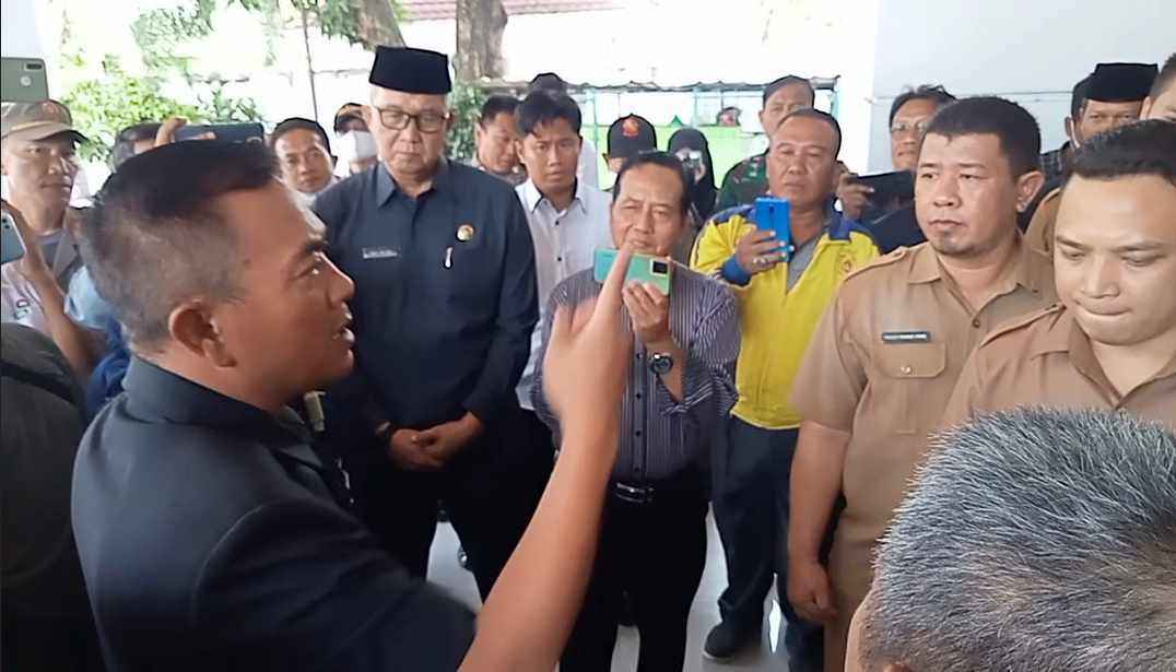 Dihadang Para Kontraktor di DPRD Kota Cirebon, Walikota Azis Janjikan Pembayaran Proyek Lunas Bulan Depan  