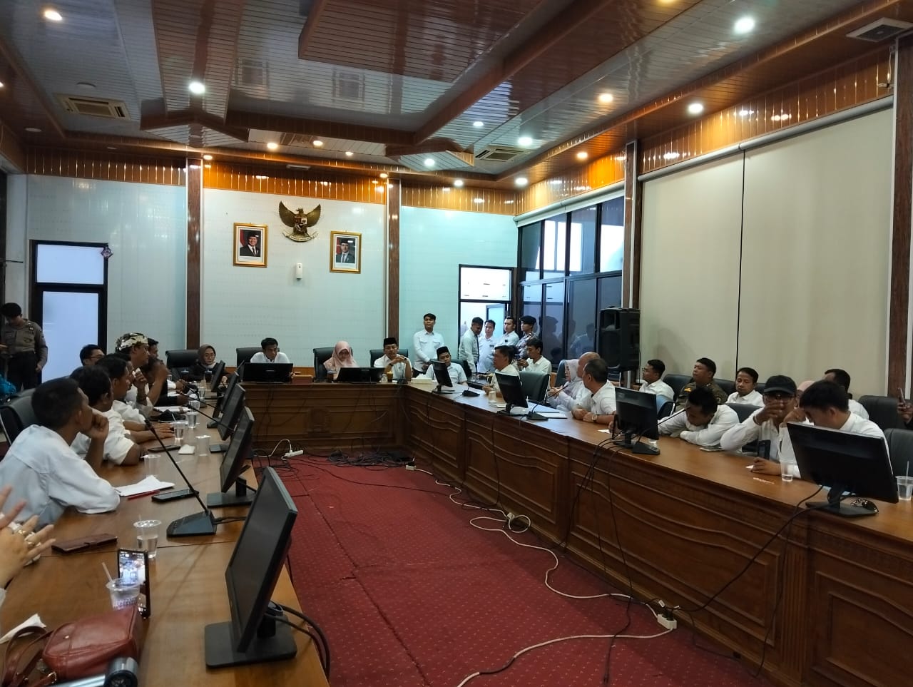 Tulang Punggung Public Service, DPRD Kabupaten Cirebon Komitmen Perjuangkan Nasib Honorer R2 dan R3