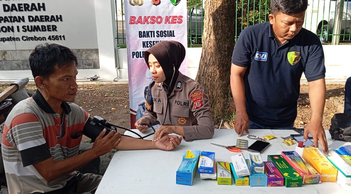 Bakti Sosial, Polresta Cirebon Buka Pengobatan Gratis di CFD Sumber