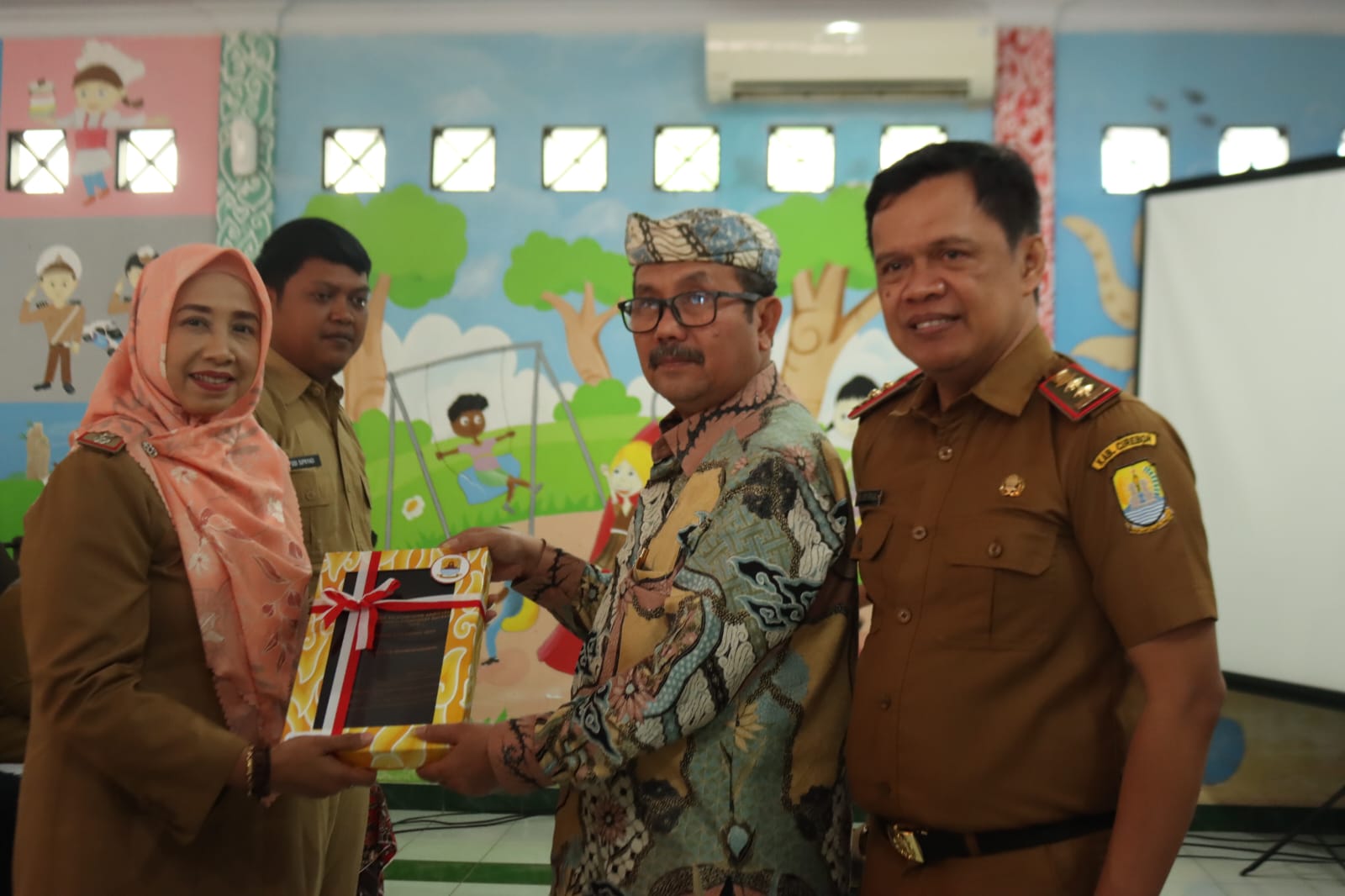 Bupati Cirebon Minta Kadis Tingkatkan Pencapaian Tahun Depan