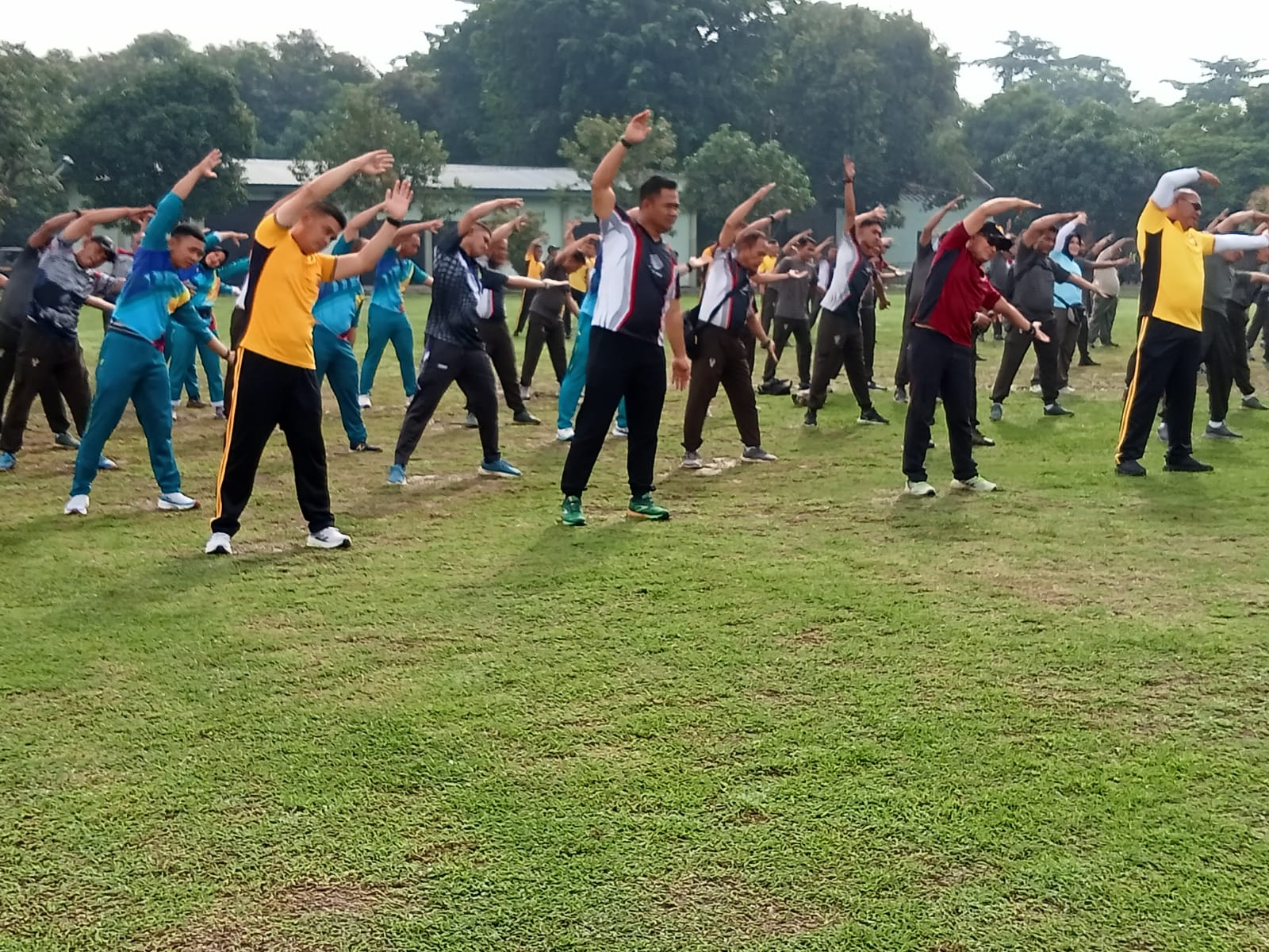 Rangkaian HUT ke-76, Korem 063/Sunan Gunung Jati Gelar Senam Massal Bersama Forkopimda