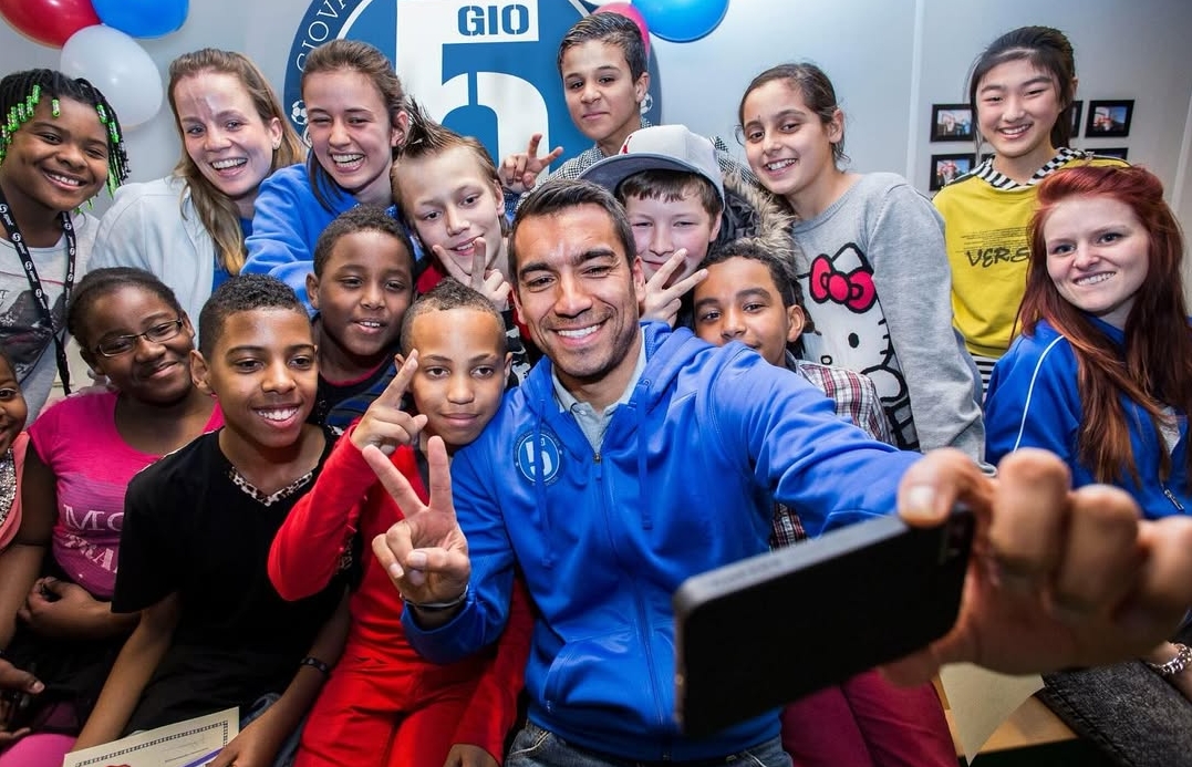 Giovanni Van Bronckhorst Masuk Bursa Pelatih Timnas? Laporan Sky Sports Ungkap Fakta Ini!