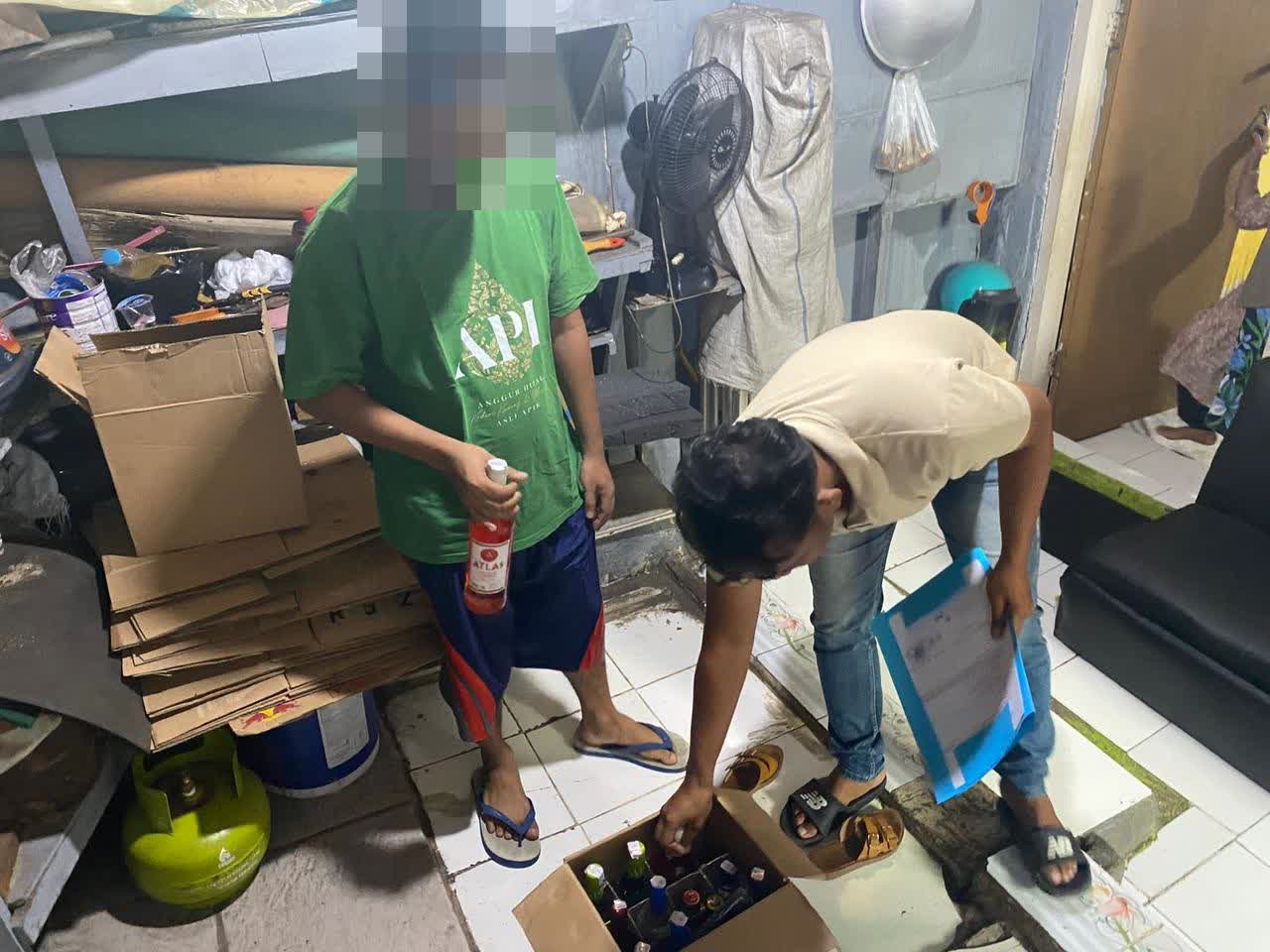 Satresnarkoba Polres Cirebon Kota Gencar Operasi Miras Ilegal, Warung di Lokasi Ini Jadi Sasaran