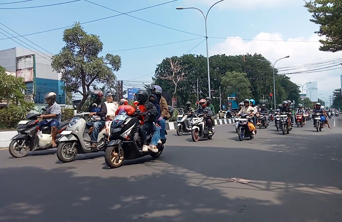 Arus Balik Pantura Cirebon H+1 Lebaran Mulai Meningkat, Lalu Lintas Ramai Lancar