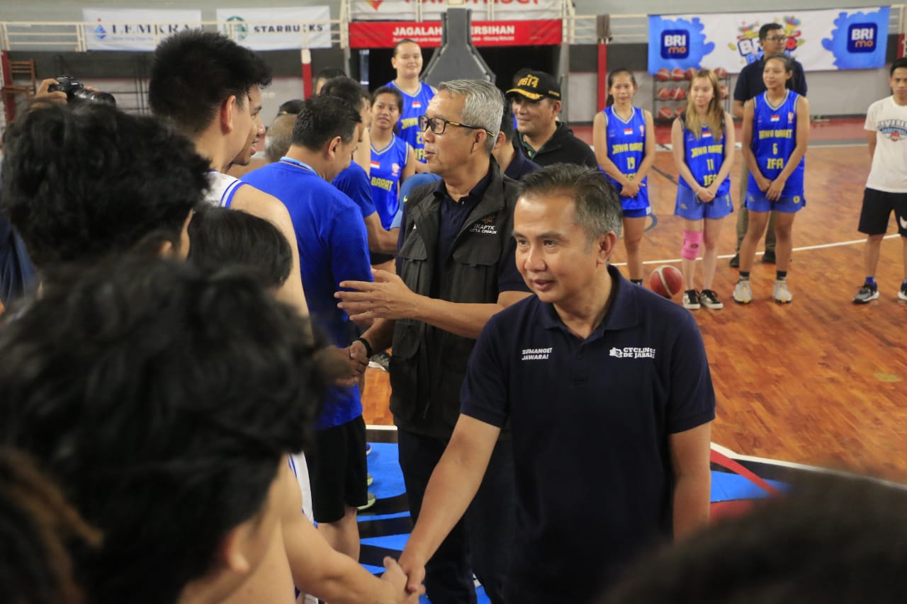 Pj Gubernur Tinjau Pemusatan Latihan Atlet Basket untuk PON Aceh - Sumut di GMC Arena Cirebon