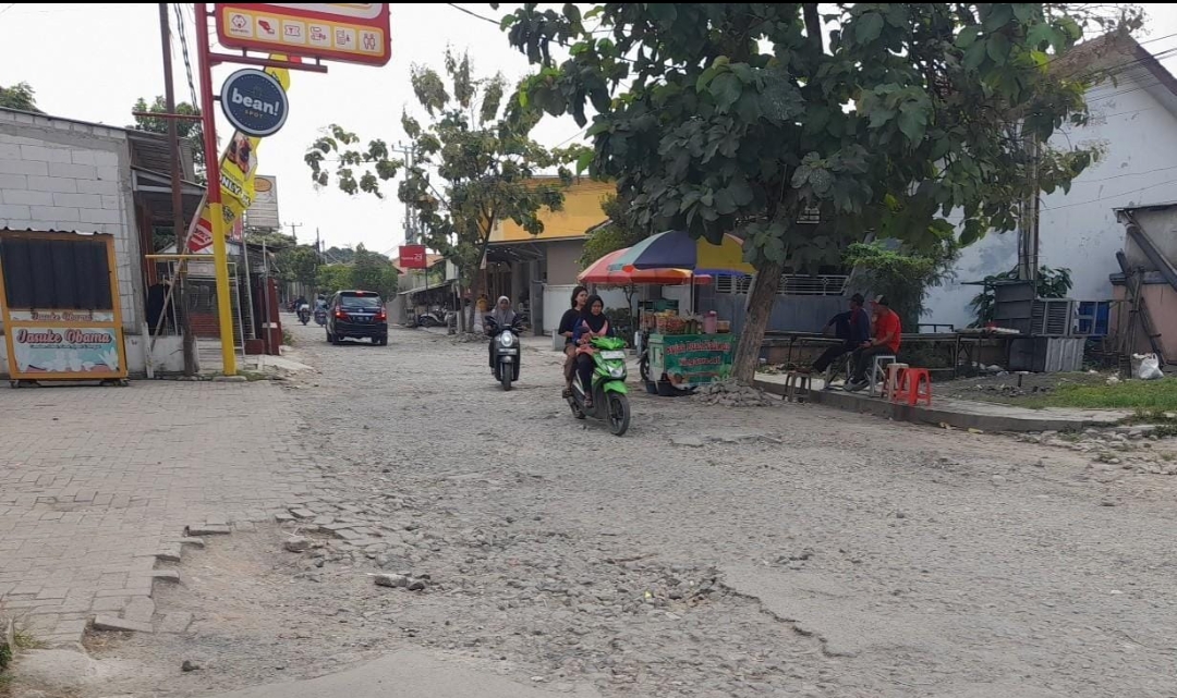 Sudah 3 Tahun Tidak Ada Perbaikan, Warga Kaliwulu Plered Keluhkan Jalan Rusak