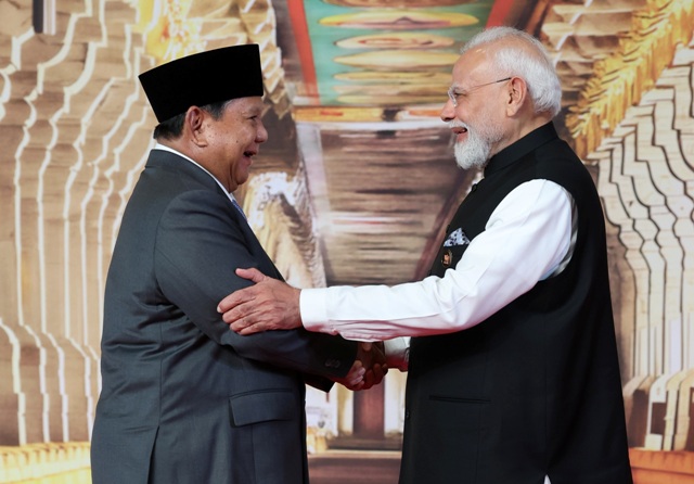 Prabowo Hadiri KTT BRICS di India, Modi Sambut Hangat hingga Beri Pelukan