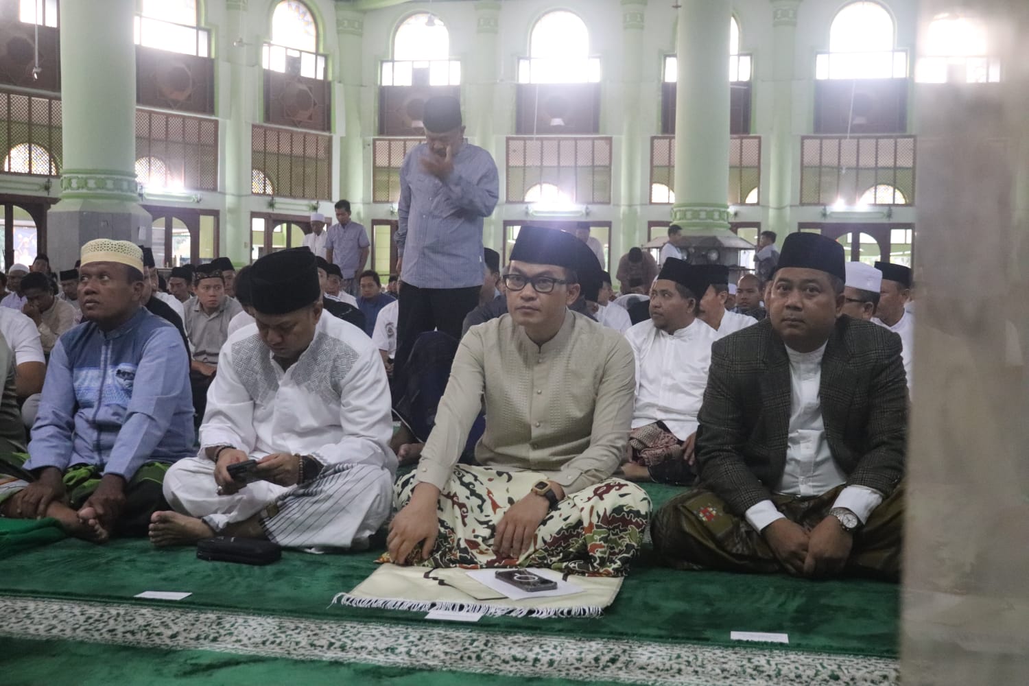 Idul Adha Jadi Momen, Pj Bupati Cirebon Ikuti Salat Idul Adha dan Serahkan Hewan Kurban