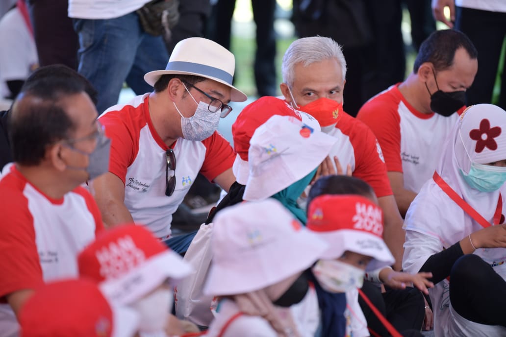 Peringatan HAN 2022: Ridwan Kamil dan Anak-anak Terhibur Sulap Presiden Jokowi