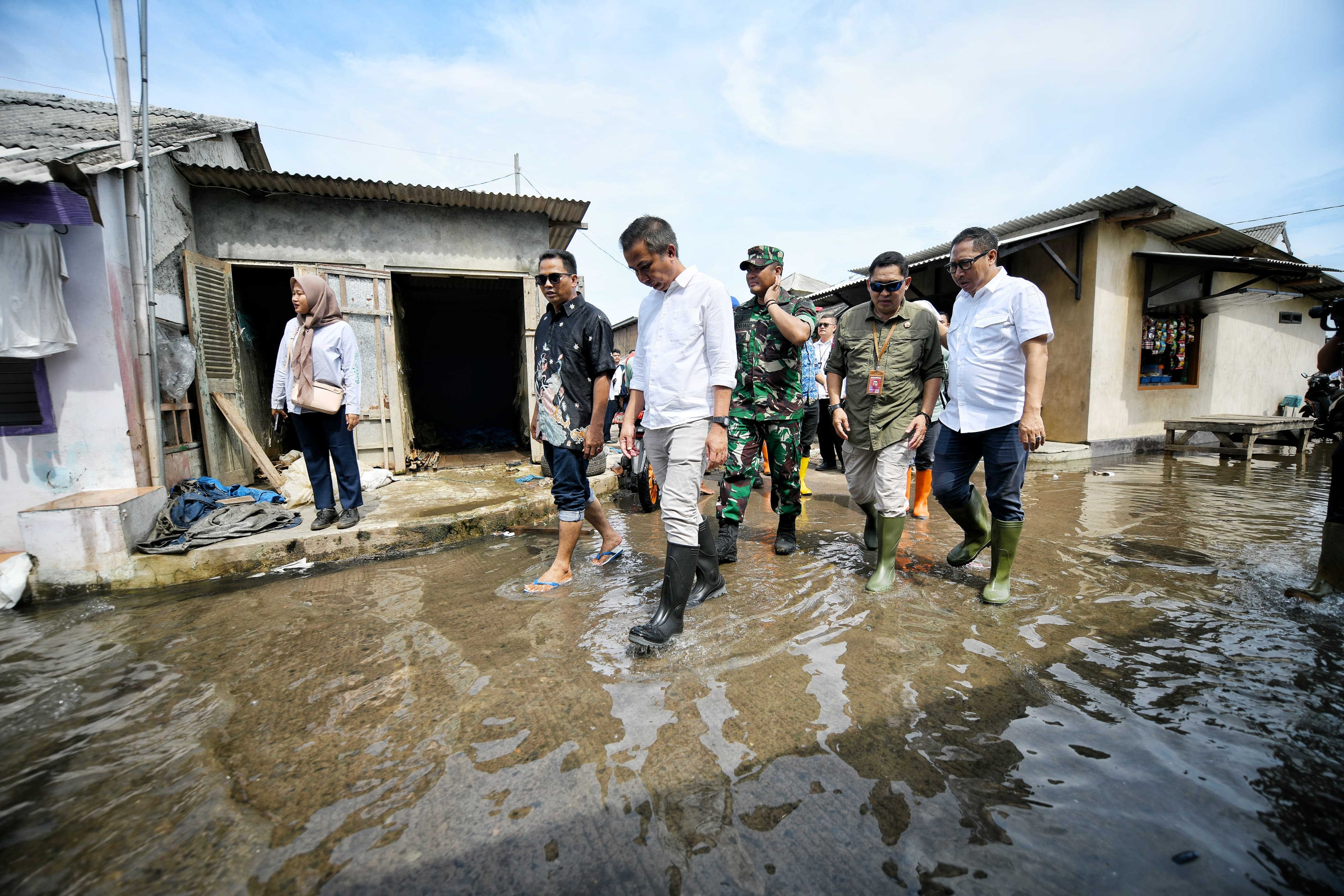 Indramayu Diterjang Banjir Rob, Bey Machmudin: Diupayakan Normalisasi Sungai dan Pembuatan Tanggul