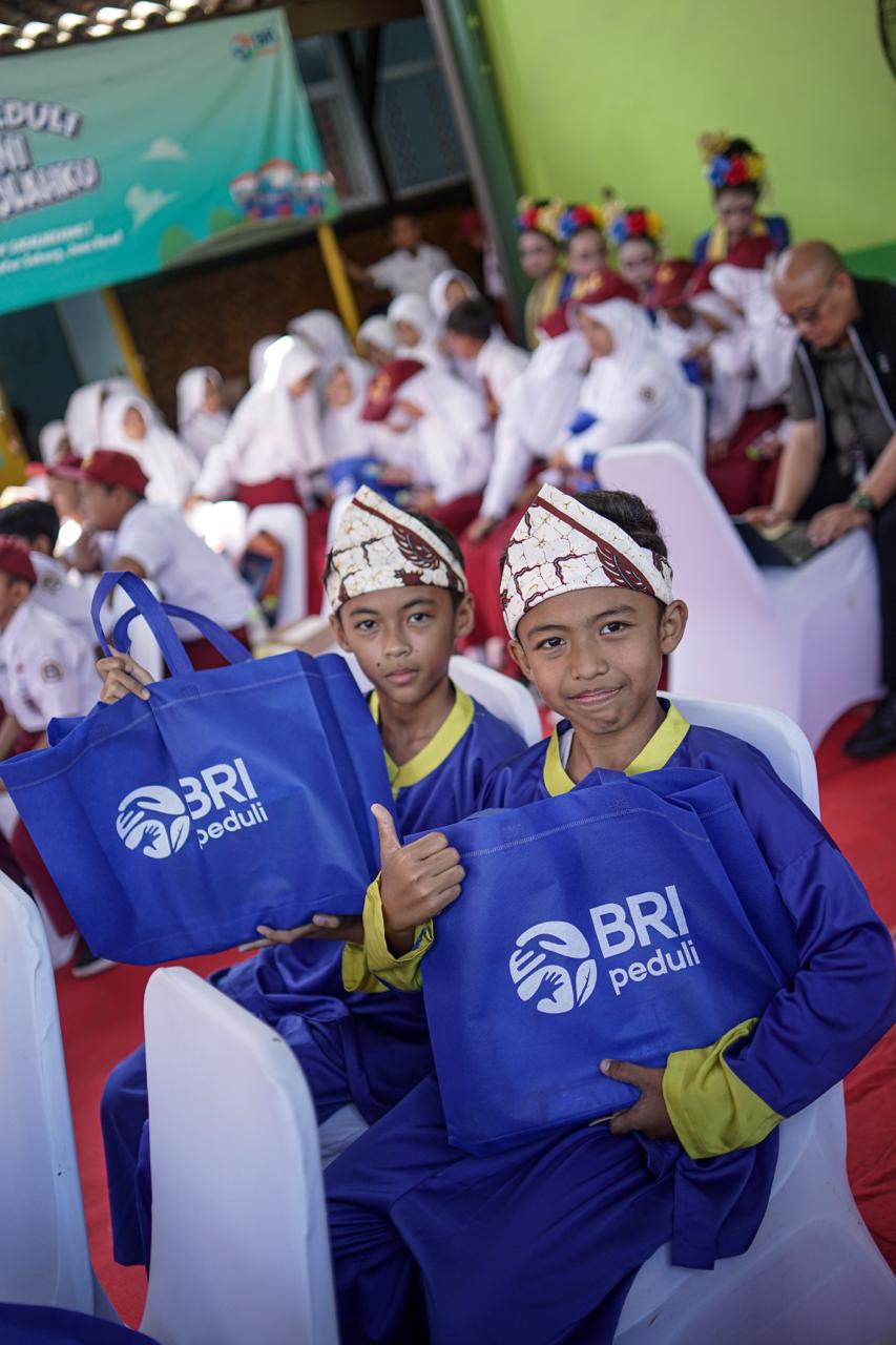Peringati Hardiknas, BRI Dukung Peningkatan Kualitas Pendidikan Indonesia Melalui BRI Peduli Ini Sekolahku
