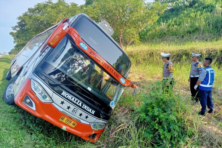 Sopir Bus Mengantuk, 7 Orang Meninggal Dunia di Jalan Tol Batang-Semarang