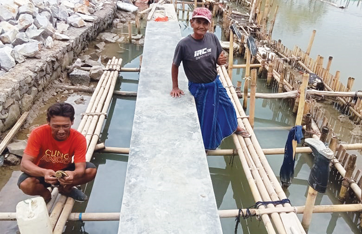 Tanggul Kukuh Engga Ngaruh, Desa Ambulu Cirebon Masih Diterjang Banjir Rob